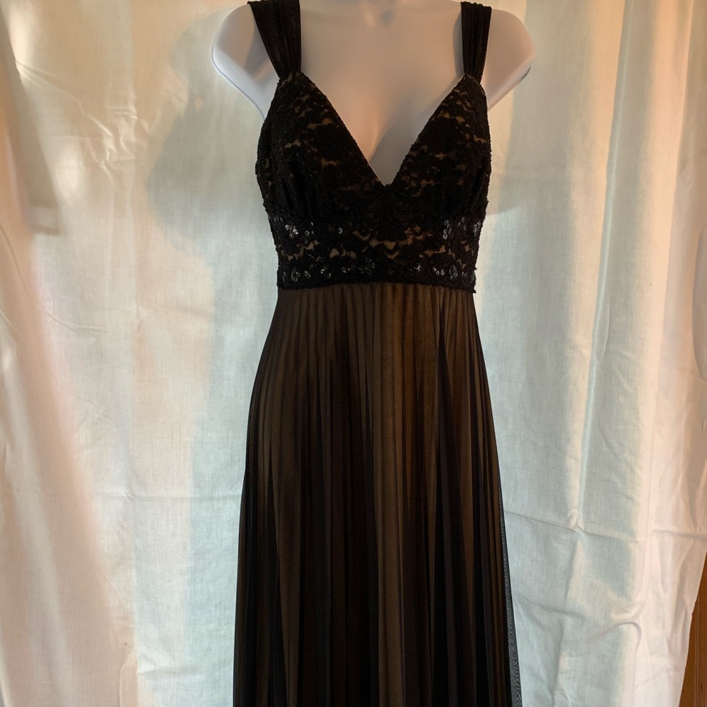Lace black Dress size 8 (No Pet & smoke)